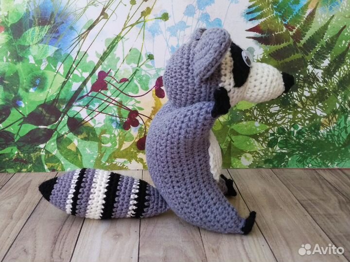 Мягкая вязаная игрушка Енот