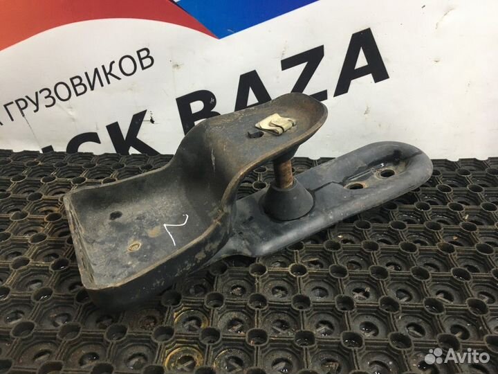 9428900031 Кронштейн замка кабины