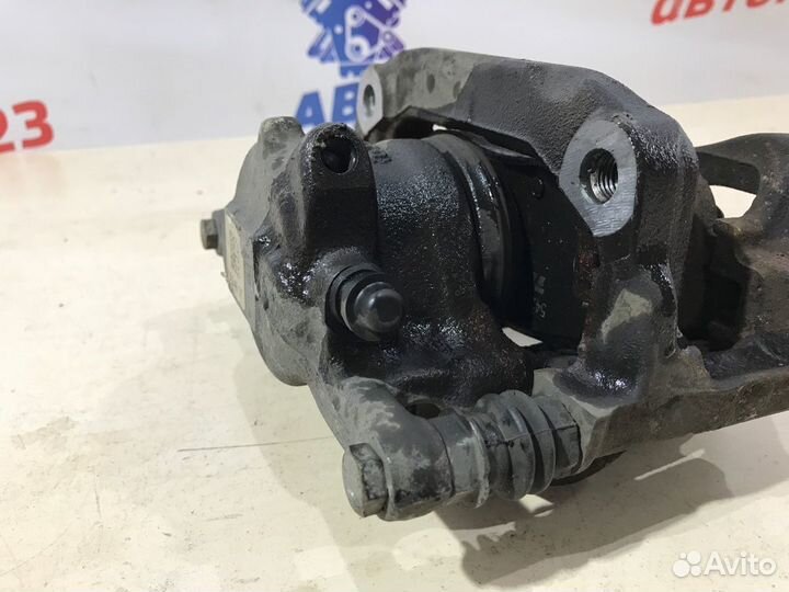 Суппорт тормозной задний левый Mercedes Gla180