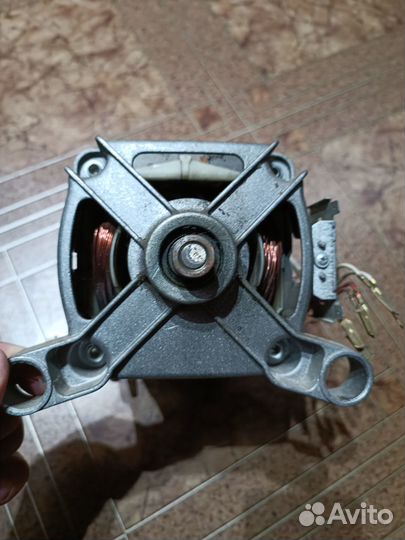 Двигатель от стиральной машины Electrolux