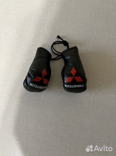 Боксерские перчатки для авто