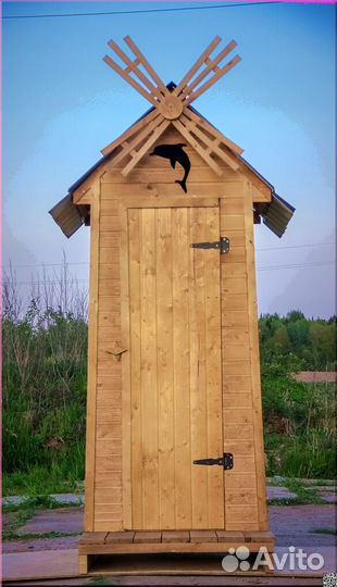 Уличный туалет деревянный