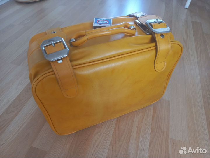 Чемодан ретро