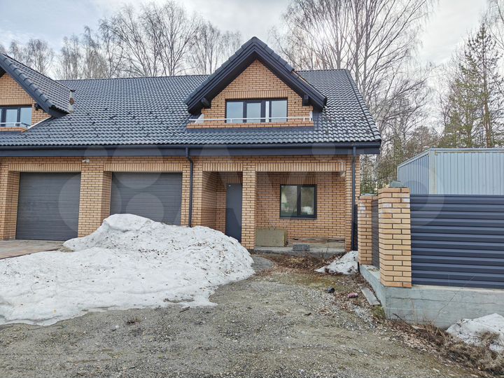 Дом 195 м² на участке 5 сот.