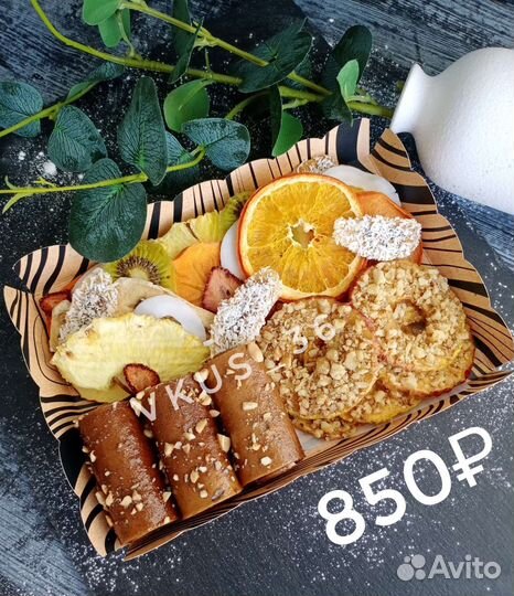 Подарочный набор с пастилой и фруктами