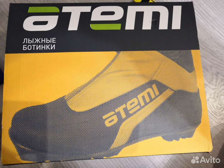 Лыжные ботинки с креплением