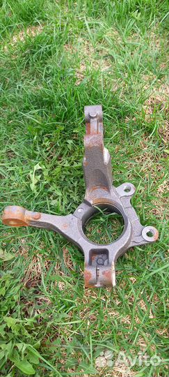 Поворотный кулак renault logan 1 левый