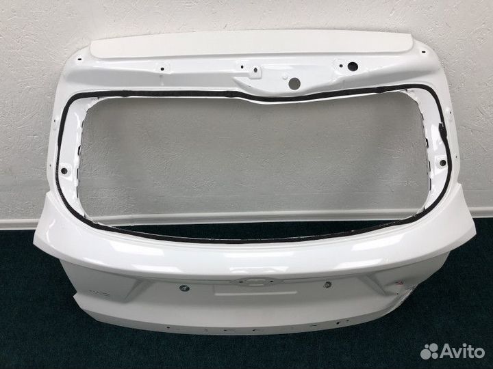 Крышка багажника Kia Sorento 4