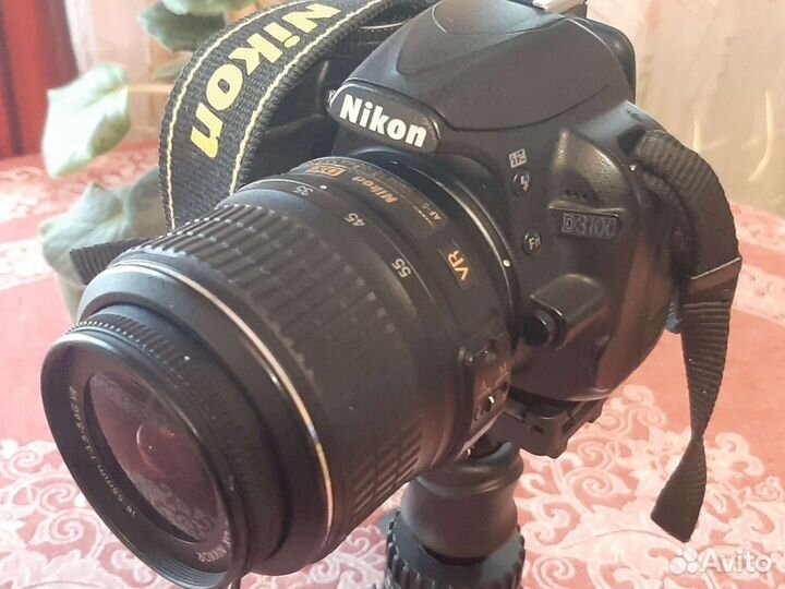 Nikon D3100 с объективом