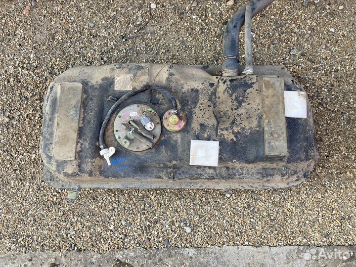 Топливный бак Mazda demio