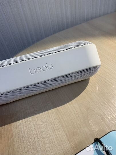 BeatsPill+, белая