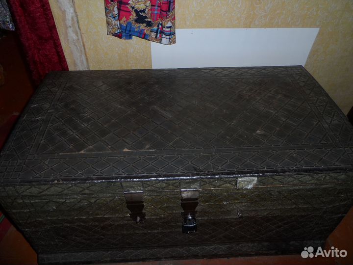 Винтажный сундук старинный