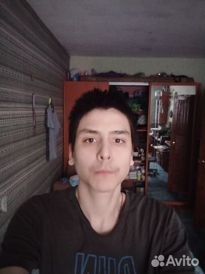 Продавец, впоследствии менеджер проектов/логист