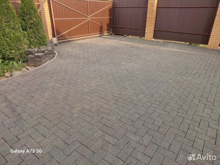 Укладка клинкерной брусчатки