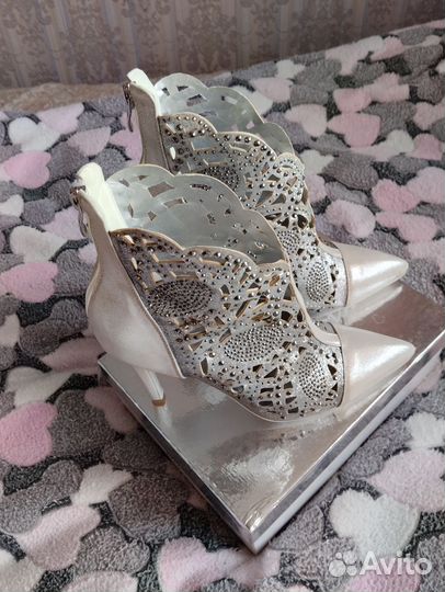 Ажурные сапожки