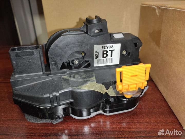 Замок задней правой двери Astra J Insignia Zafira