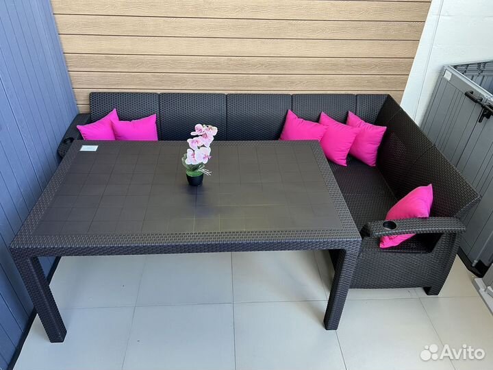 Садовая мебель, угловой диван и обеденный стол