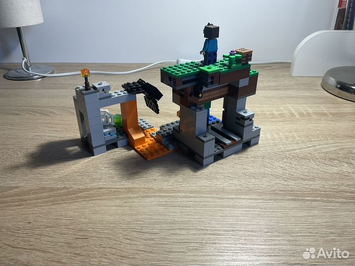 Лего Майнкрафт Заброшенная шахта 21166