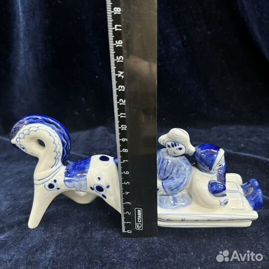 Статуэтка гжель семья на санях фарфор СССР