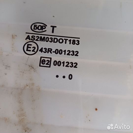 Стекло переднее правое заднее левое Шевроле Нива