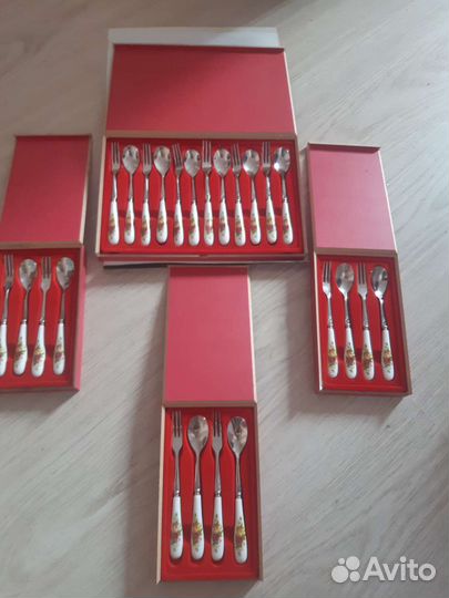 Набор столовых приборов.фарфор