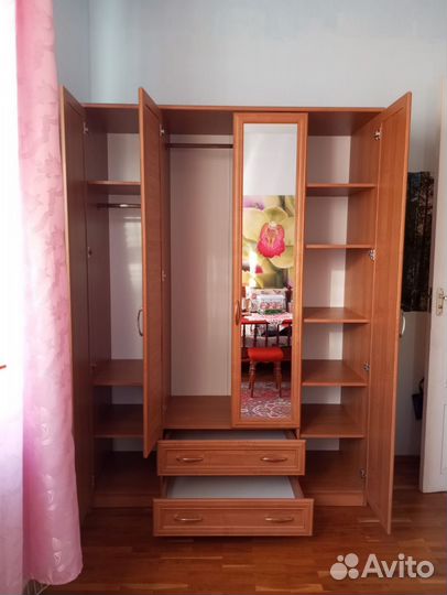 Шкаф