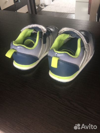 Детские кроссовки