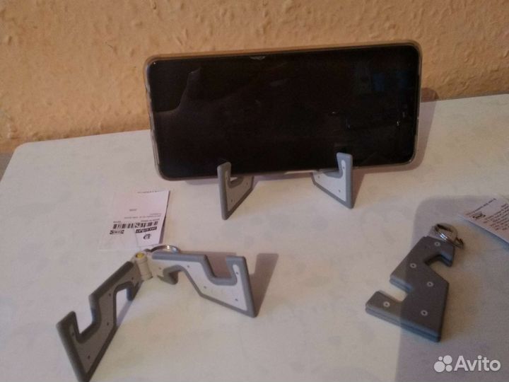 Брелок- подставка для смартфона.Икеа