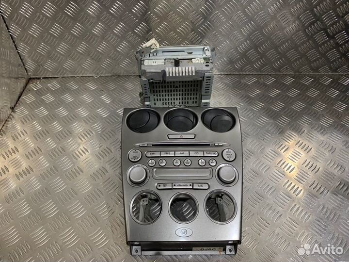 Рамка магнитолы Mazda 6 Gg