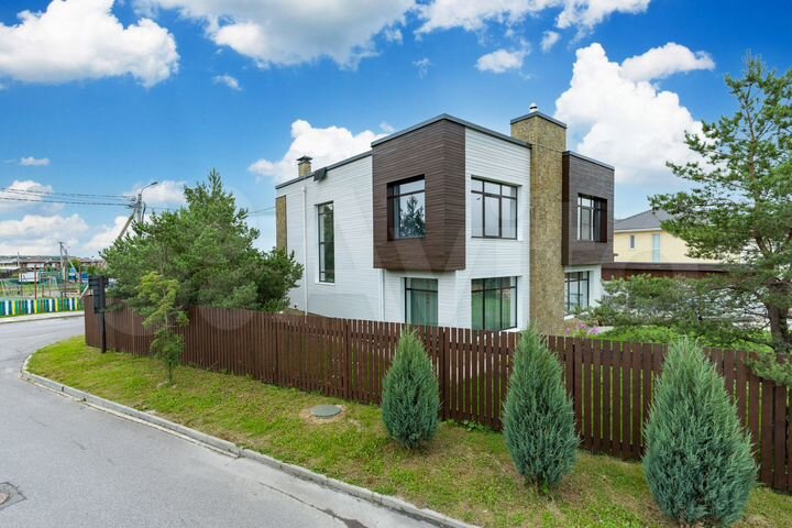 Коттедж 198 м² на участке 8,9 сот.