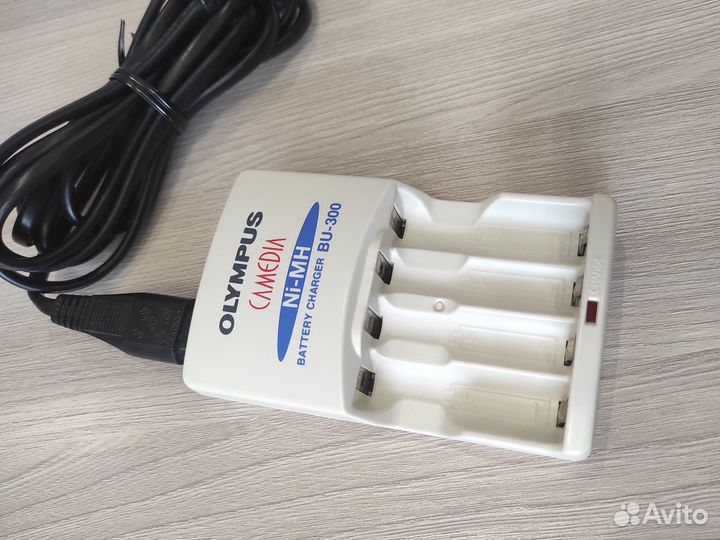 Зарядное устройство Olympus BU-300