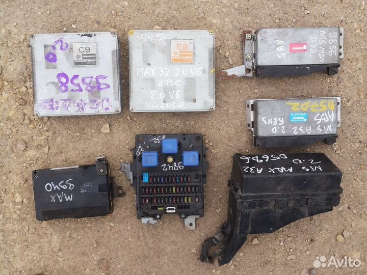 Блок предохранителей / ABS Maxima A32