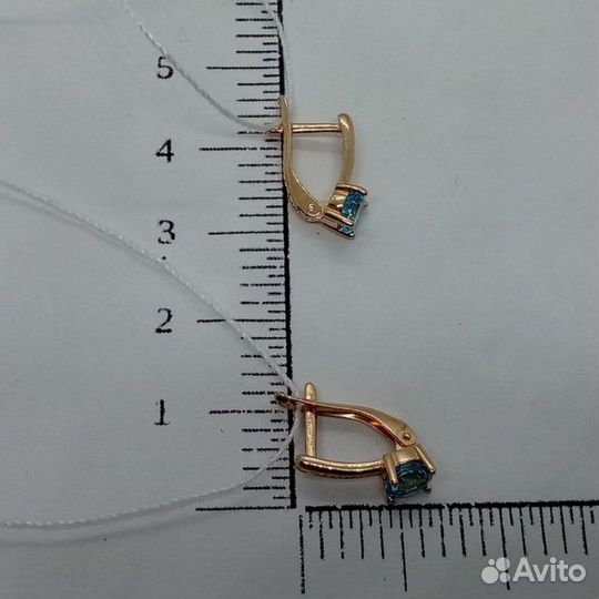 Золотые серьги с камнем