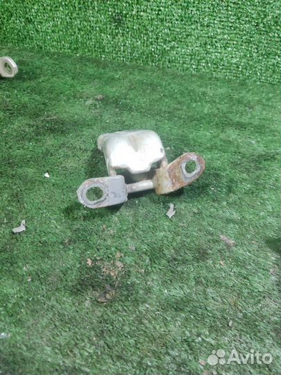 Петля двери задняя левая Nissan Almera Classic B10