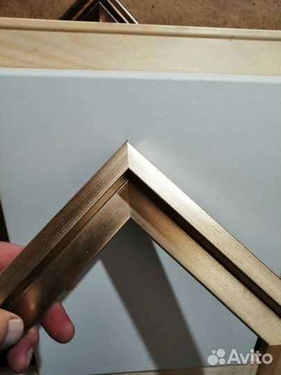 Рама для картины Кенвес. Золото