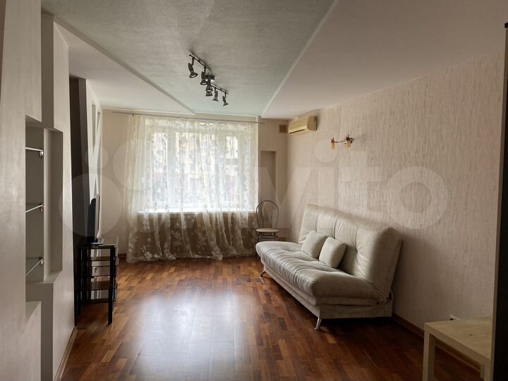 2-к. квартира, 70 м², 3/6 эт.