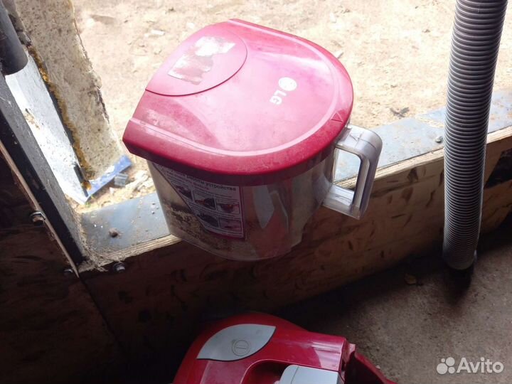 Продаю пылесос LG,целиком на запчасти