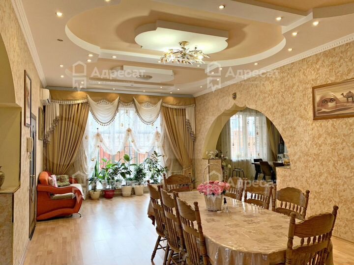 Коттедж 295,8 м² на участке 5,1 сот.