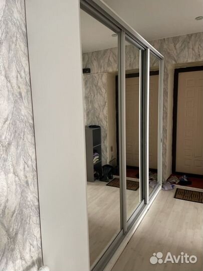 Шкаф купе трехдверный зеркальный