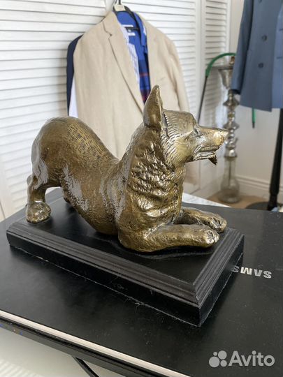 Статуэтка бронза Собака на постаменте 23 см