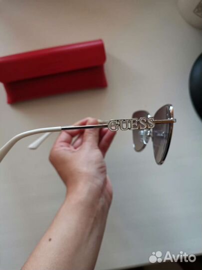 Солнцезащитные очки женские guess