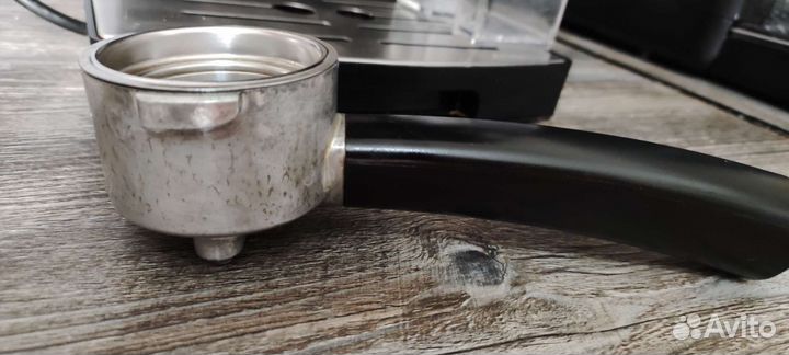 Кофеварка рожковая Redmond RCM-1511 черный