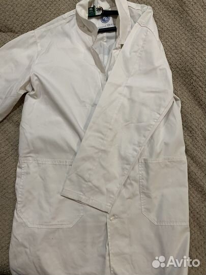 Белый медицинский халат