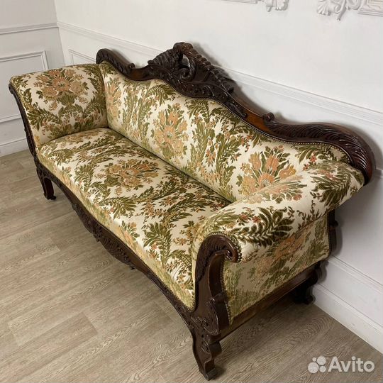 Антикварный большой диван в стиле Biedermeier
