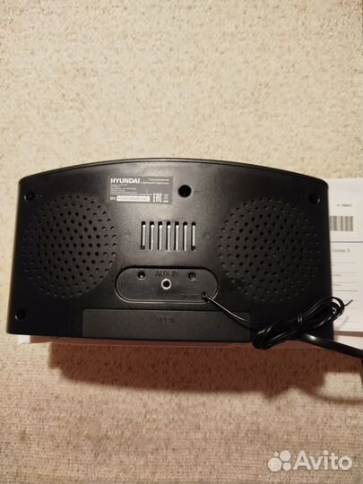 Часы настольные с радио Hyundai