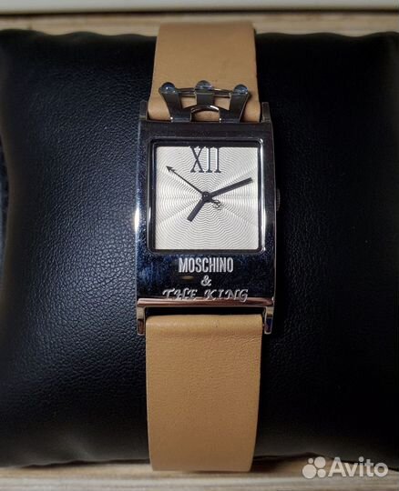 Часы наручные женские Moschino и Just Cavalli