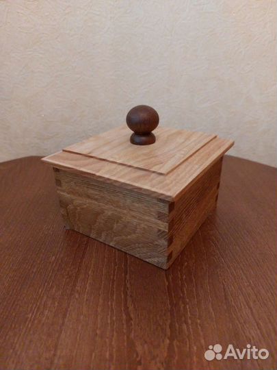 Деревянная шкатулка