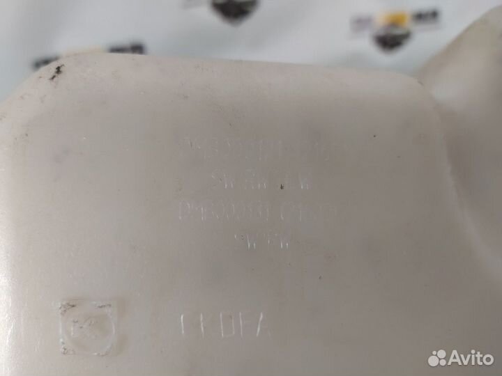 Бачок омывателя лобового стекла