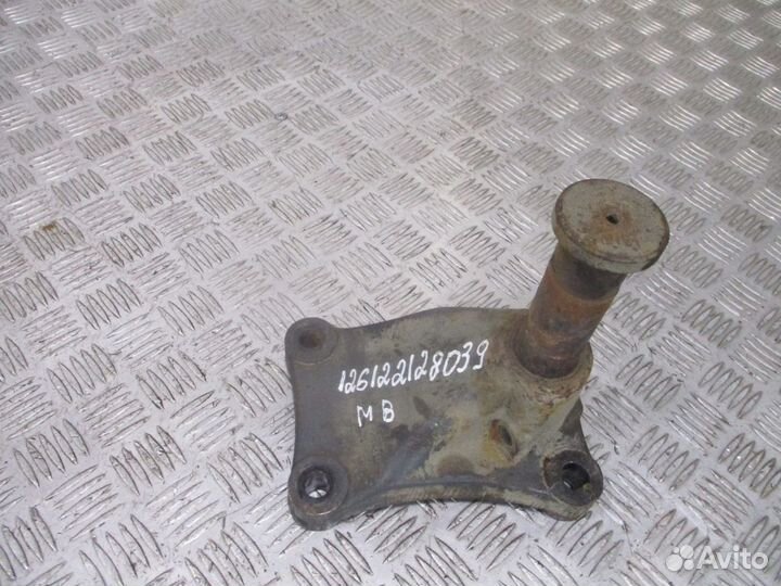 Кронштейн цилиндра подъема кабины Mercedes-Benz A9