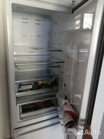 Холодильник Hotpoint-Ariston новый